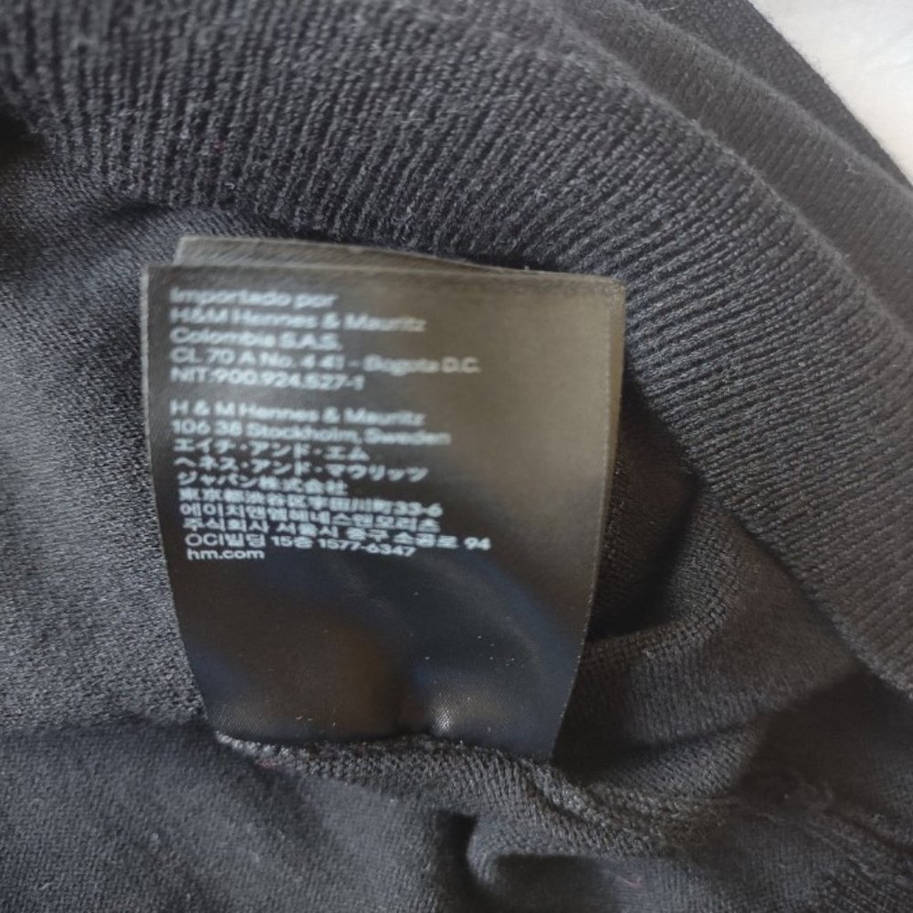 H&M Black Off the Shoulder Neck Pullover Sweater Women's Size Large - Picture 7 of 9